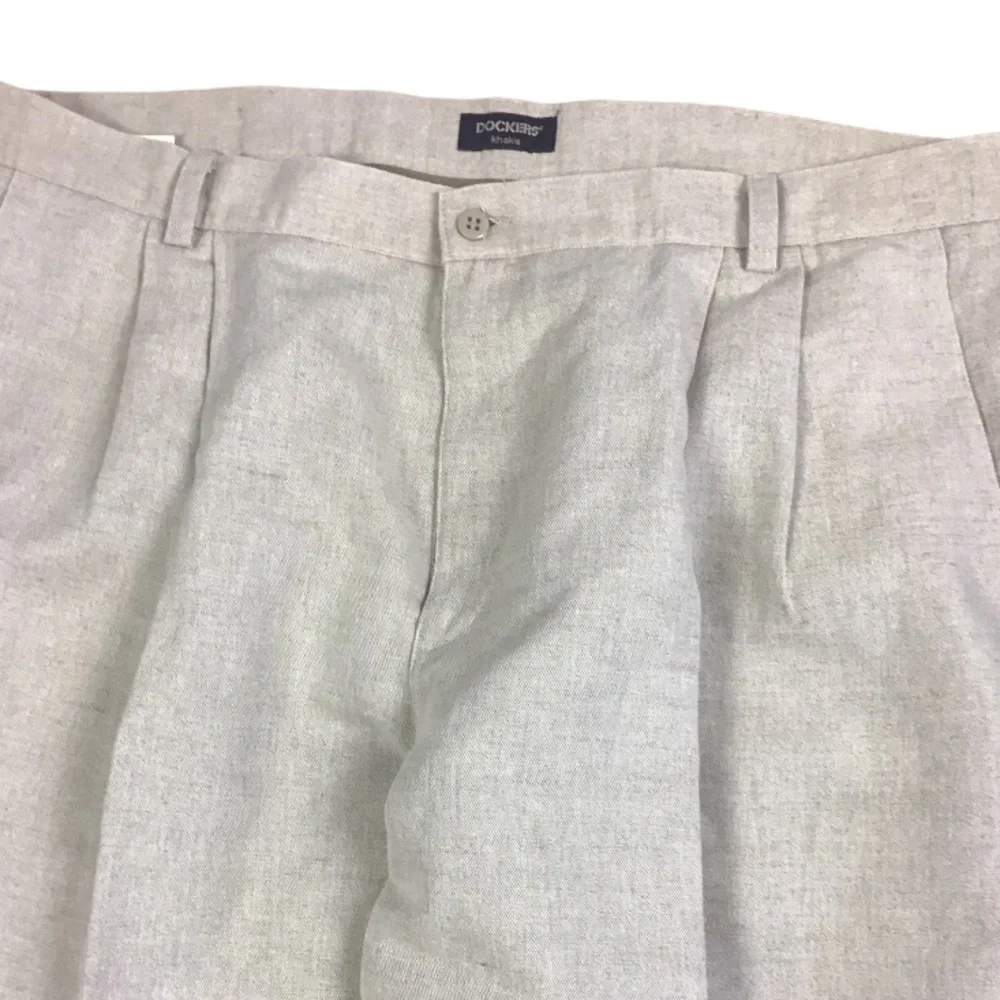 Dockers Khaki Men’s 42x30 No Wrinkle Linen Relaxed Pleated Slacks in Ecru